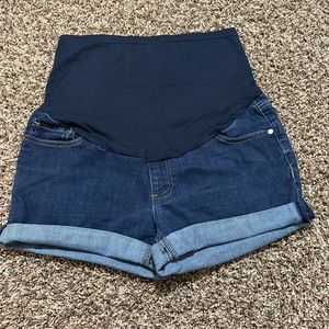 Time and Tru Women’s Maternity Jeans 5 pocket shorts with roll cuff size M